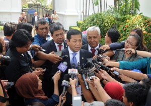 Ketua DPR Setya Novanto memberikan keterangan kepada wartawan usai bertemu Presiden Jokowi (5/11)