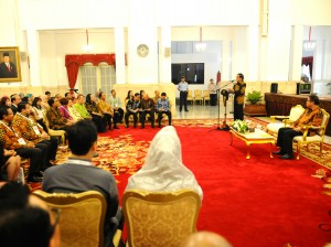 Presiden Jokowi memberikan sambutan pada pembukaan Konvensi Nasional Humas 2015, di Istana Negara, Jakarta, Rabu (18/11)