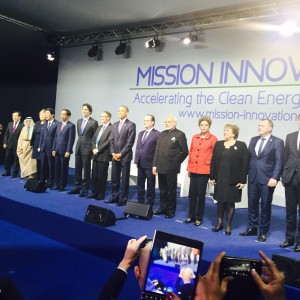Presiden Jokowi berfoto bersama para Kepala Negara/Kepala Pemerintahan peserta Konferensi Perubahan Iklim (COP 21), di Paris, Perancis, Senin (30/11)