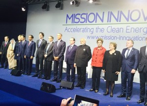 Presiden Jokowi berfoto bersama para Presiden/PM negara lain pada forum Mission Inovation, di Paris, Perancis, Minggu (30/11)