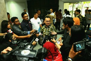 Menteri ESDM, Sudirman Said, Menjawab Pertanyaan Wartawan (29/12)