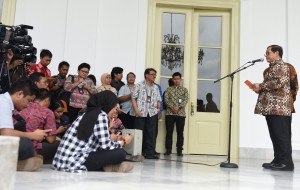 Seskab Pramono Anung menyampaikan keterangan hasil sidang kabinet paripurna, di Istana Bogor, Jabar, Selasa (8/12) siang