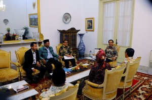 Presiden Jokowi menerima Lajnah Tanfidziyah SI yang dipimpin Ketuanya Hamdan Zoelva, di Istana Merdeka, Jakarta, Selasa (22/12)