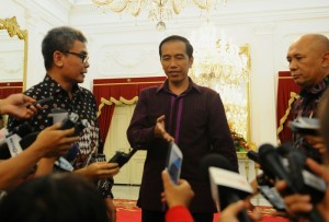 Kepala Staf Presiden bersama Presiden Jokowi dan Jubir Presiden (12/1). (Foto:Humas/Rah)