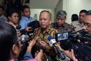 Menristek-Dikti menjawab pertanyaan wartawan usai mengikuti rapat terbatas di Kantor Presiden, Jakarta (6/1)