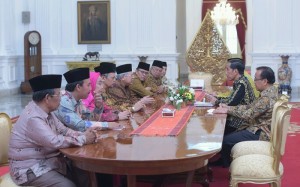 Presiden Jokowi didampingi Mensesneg bertemu Pengurus MUI di Istana Merdeka, Jakarta (5/1)