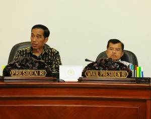 Presiden dan Wapres saat memimpin Rapat Terbatas di Kantor mengenai pengelolaan Kota Batam Presiden, Jakarta (5/1)