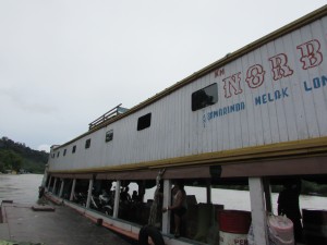 Taksi air Norbudi 2 saat berada di Kampung Batu Majang beberapa waktu lalu. (humas BPPD Kaltim)