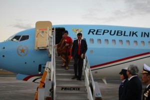 Presiden Jokowi dan Ibu Negara saat transit di Honolulu. (Foto:BPMI/Rusman)