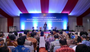 Presiden Jokowi pada acara Penandatanganan Kontrak Kegiatan Strategis 2016 KemenESDM (29/2). (Foto: Humas/Jay)