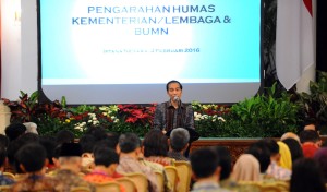 Presiden Jokowi memberikan arahan pada pertemuan kehumasan K/L dan BUMN, di Istana Negara, Jakarta, Kamis (4/2) siang (Foto: Rahmad/Humas)