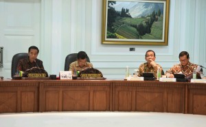 Presiden Jokowi saat memimpin Rapat Terbatas di Kantor Presiden, Jakarta Senin (29/2) sore. (Foto:Humas/Jay)