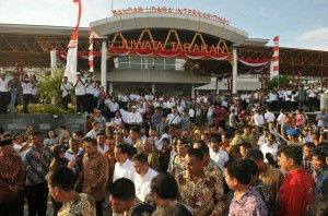 Presiden Jokowi meresmikan Bandar Udara Internasional Juwata, di Tarakan, Kalimantan Utara, Rabu (23/3) sore. (Foto: Jay/Humas)