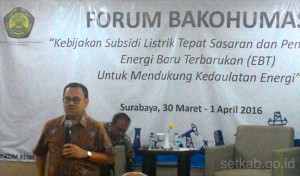 Menteri ESDM Sudirman Said memberi arahan pada Forum Bakohumas (31/3) di Surabaya. (Foto: Humas/Said)
