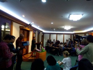 Menlu Retno L.P. Marsudi memberikan press briefing, di ruang Palapa, Kemlu, Jakarta, Senin (11/4) siang