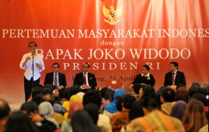 Presiden Jokowi saat bertemu masyarakat Indonesia di Den Haag, Belanda (21/4). (Foto: Humas/Rahmat)