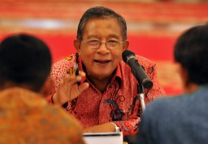 Menko Perekonomian saat menjelaskan tentang Paket Kebijakan Ekonomi XII di Istana Negara, Jakarta (28/4). (Foto: Humas/Rahmat)