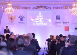 Presiden Jokowi saat berbicara di Forum Bisnis Inggris-Indonesia di London (20/4). (Foto: Humas/Nia)