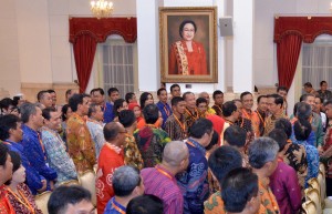 Presiden Jokowi Bersama Peserta Rapat Koordinasi Teknis Survei Ekonomi 2016, Selasa (26/4), di Istana Negara, Jakarta. (Foto: Humas/Jay)