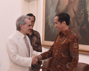 Presiden Jokowi menerima kunjungan kehormatan Pangeran Arab Saudi, Alwaleed Bin Talal Bin Abdulaziz Alsaud, di Istana Bogor, Minggu (22/05). (Foto: BPMI/Kris)