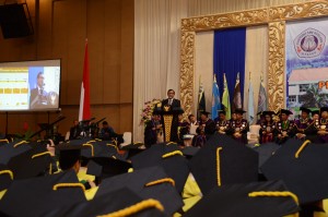 Sekretaris Kabinet Pramono Anung memberikan kuiah umu pada acara sidang senat terbuka dan wisuda di Universitas Sam Ratulangi Manado Sulawesi Utara. Acara berlangsung di Manado Convention Center, Kamis(19/5) Pagi.