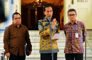 Presiden Jokowi Memberikan Keterangan Pers usai SKP, Selasa (10/5), di Teras Istana Negara, Jakarta. (Foto: Humas/Agung)