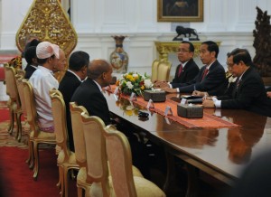 Presiden Jokowi beramah tamah usai terima Surat Kepercayaan 8 Dubes Baru  di Istana Merdeka, Jakarta, Selasa (31/5) pagi. (Foto: Humas/Deni)