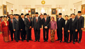Presiden Jokowi melantik 9 Komisioner Komisi Kepolisian Nasional Di Istana Negara Jakarta, Jumat(13/5) Sore.