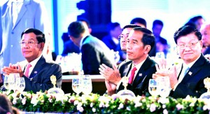 Presiden Jokowi menghadiri Summit Reception KTT ASEAN-Rusia, Kamis (19/5) malam, di Galaxy Centre, Sochi, Rusia. (Foto: BPMI/Rusman)