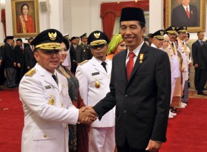 Presiden Melantik Gubernur dan Wakil Gubernur Kalimantan Tengah, Gubernur Riau, Gubernur Kepulauan Riau, Gubernur Sumatera Utara, dan Wakil Gubernur Daerah Istimewa Yogyakarta, di Istana Kepresidenan Jakarta, Rabu(25/5) Siang.