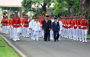 Presiden Melantik Gubernur dan Wakil Gubernur Kalimantan Tengah, Gubernur Riau, Gubernur Kepulauan Riau, Gubernur Sumatera Utara, dan Wakil Gubernur Daerah Istimewa Yogyakarta, di Istana Kepresidenan Jakarta, Rabu(25/5) Siang.