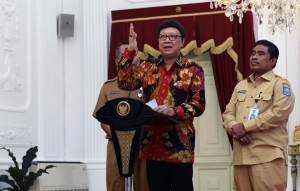 Menteri Dalam Negeri (Mendagri) Mendagri menjelaskan Perda bermasalah yang dibatalkan oleh pemerintah pusat di Istana Merdeka, Jakarta (13/6). (Foto: Humas/Jay).