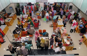Dharma Wanita Persatuan Sekretariat Kabinet RI mengadakan bazar Ramadhan 1437 H di Aula Gedung III Kementerian Sekretariat negara RI, Jumat(3/6) Pagi.