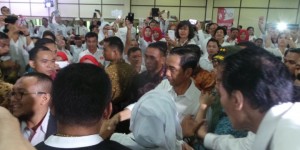 Presiden Jokowi saat menghadiri silaturahmi relawan, di Jakarta, Minggu (24/7) malam