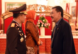 Presiden Joko Widodo (Jokowi) melantik Komjen Pol. Suhardi Alius menjadi Kepala Badan Nasional Penanggulangan Terorisme (BNPT) dan Penny Kusumastuti Lukito menjadi Kepala Badan Pengawas Obat dan Makanan (BPOM), di Istana Negara, Jakarta, Rabu (20/7) pagi.