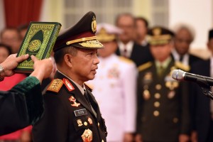 Presiden Jokowi melantik Jenderal Polisi Tito Karnavian menjadi Kepala Kepolisian RI menggantikan Jenderal Polisi Badrodin Haiti di Istana Negara Jakarta, Rabu(13/7) Siang.