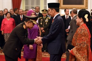 Presiden Jokowi melantik Jenderal Polisi Tito Karnavian menjadi Kepala Kepolisian RI menggantikan Jenderal Polisi Badrodin Haiti di Istana Negara Jakarta, Rabu(13/7) Siang.