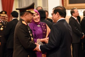 Presiden Jokowi melantik Jenderal Polisi Tito Karnavian menjadi Kepala Kepolisian RI menggantikan Jenderal Polisi Badrodin Haiti di Istana Negara Jakarta, Rabu(13/7) Siang.
