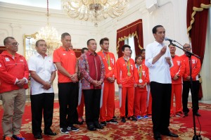 Presiden Jokowi menerima kontingen Olimpiade Indonesia 2016, di Istana Merdeka, Jakarta,Rabu (24/8) pagi.