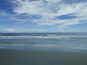 Keindahan pantai Desa Malakoni, Pulau Enggano, yang sering membuat rindu pengunjungnya untuk kembali. (Foto: Manda Kumoro/Asdep Perhubungan)