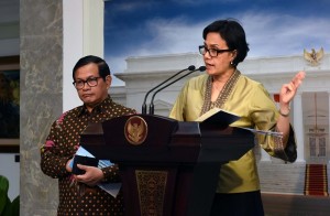 Menkeu menjelaskan hasil Sidang Kabinet Paripurna tentang Nota Keuangan dan Postur APBN 2017 di Kantor Presiden, jakarta (3/8). (Foto: Humas/Jay)