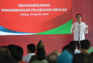 Presiden Jokowi Memberikan Sambutan pada Groundbreaking Perluasan Pelabuhan Sambas Sibolga, Sabtu (20/8) pagi, di Sibolga, Sumatera Utara. (Foto: Humas)