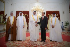 Presiden Jokowi menerima Delegasi dari Qatar, Selasa (2/8) sore, di Istana Merdeka, Jakarta. (Foto: Humas/Oji)