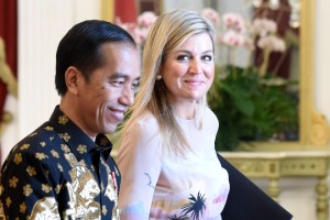 residen Jokowi didampingi Ibu Negara Iriana Joko Widodo menerima kunjungan Ratu Maxima selaku Utusan Khusus PBB untuk Inklusi Keuangan, Kamis (1/9) pagi, di Istana Merdeka, Jakarta.