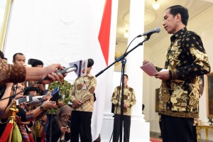 residen Jokowi didampingi Ibu Negara Iriana Joko Widodo menerima kunjungan Ratu Maxima selaku Utusan Khusus PBB untuk Inklusi Keuangan, Kamis (1/9) pagi, di Istana Merdeka, Jakarta.