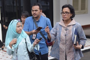 Menkeu menjawab pertanyaan wartawan usai Sidang Kabinet di Kantor Presiden, Jumat (16/9). (Foto: Humas/Rahmat) 