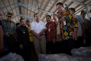 Coordinating Minister for Maritime Affairs LuhutBinsarPandjaitan inaugurates PT Dua Putra UtamaMakmur, Tbk, Juwana, in Pati, Central Java, Wednesday (10/8)(Photo by: Public Relations Division/Oji)