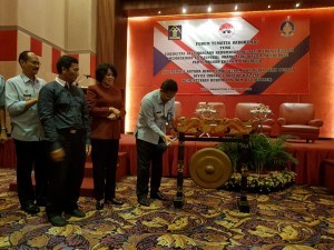 Information and Public Communication Director General, the Ministry of Communications and Informatics, Rosarita Niken, witnessed the inauguration of the thematic discussion of the governmental public relations coordinating board (Bakohumas), at Manhattan Hotel, Jakarta, Tuesday (4/10) morning. 