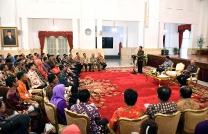 Presiden Jokowi memberikan sambutan pada acara Penyerahan Penghargaan Adhikarya Pangan Nusantara (APN) Tahun 2016, di Istana Negara, Jakarta, Rabu (30/11) siang. (Foto: JAY/Humas)