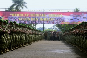 Presiden Jokowi mengunjungi Prajurit Komando Cadangan Strategis Angkatan Darat (Kostrad), di Markas Kostrad, Cilodong, Kota Depok, Provinsi Jawa Barat